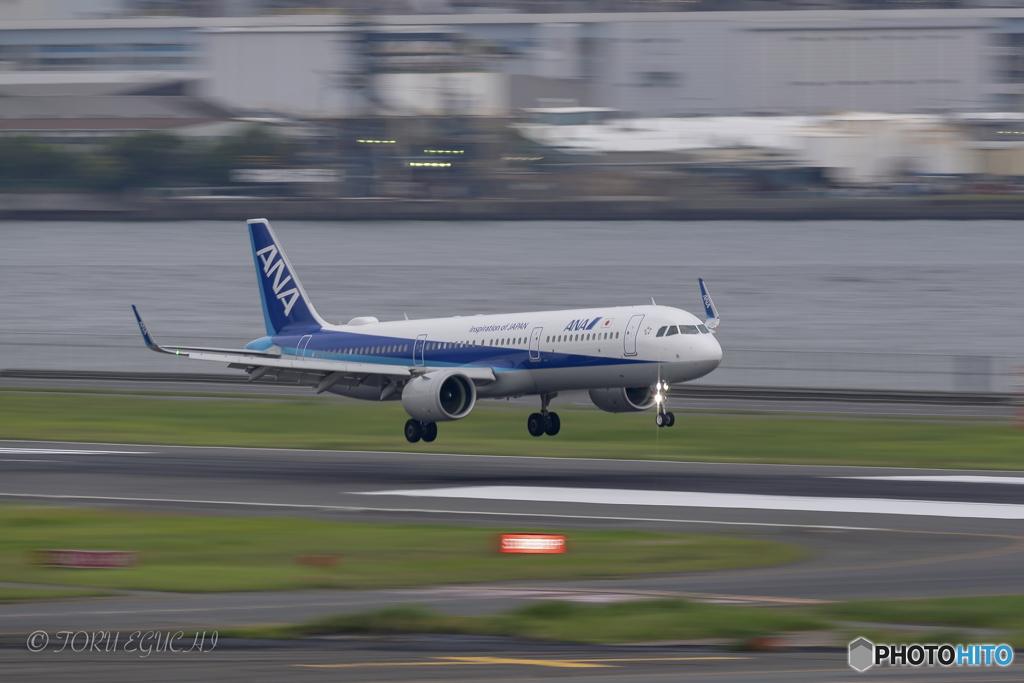 Jet airliner