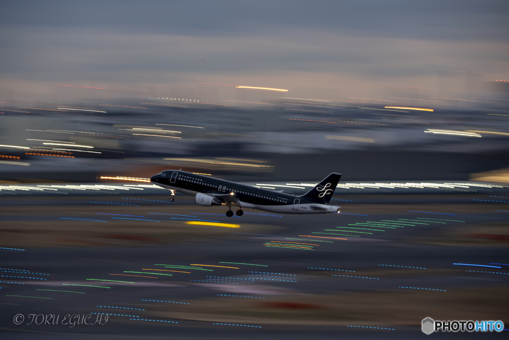 Jet airliner