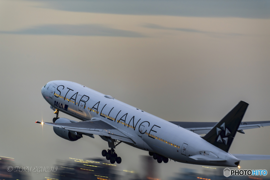 Jet airliner