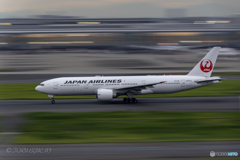 Jet airliner