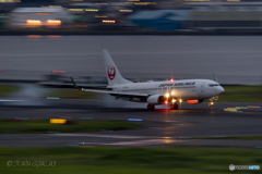 Jet airliner