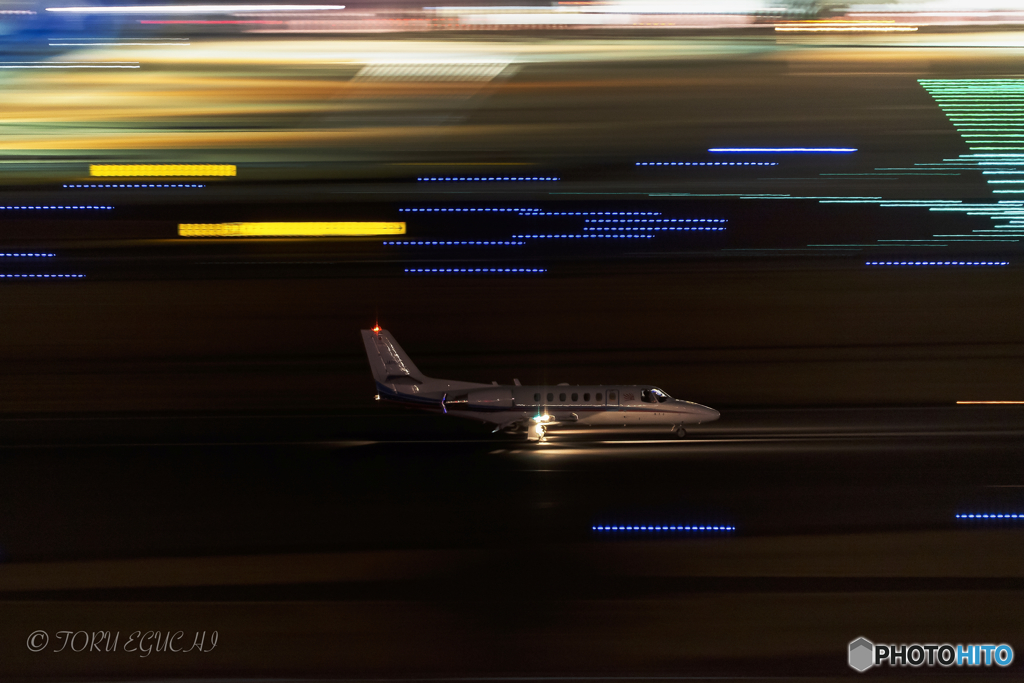 Jet airliner