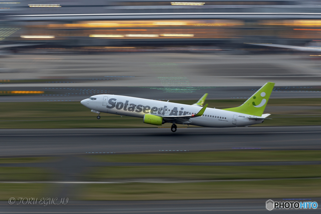 Jet airliner