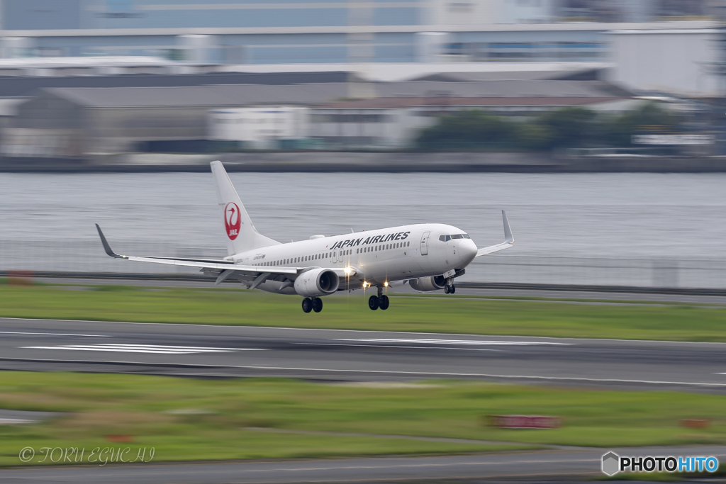 Jet airliner