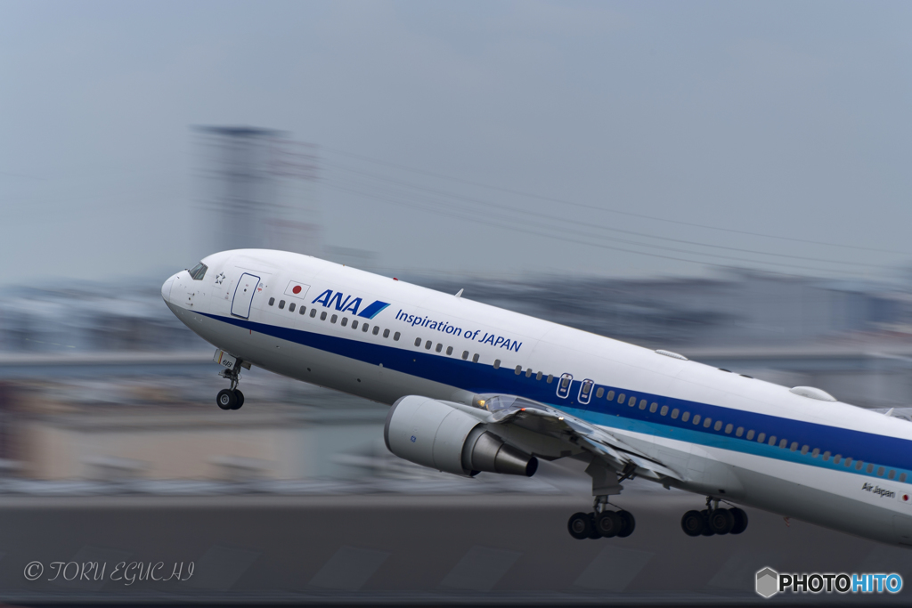 Jet airliner
