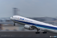 Jet airliner