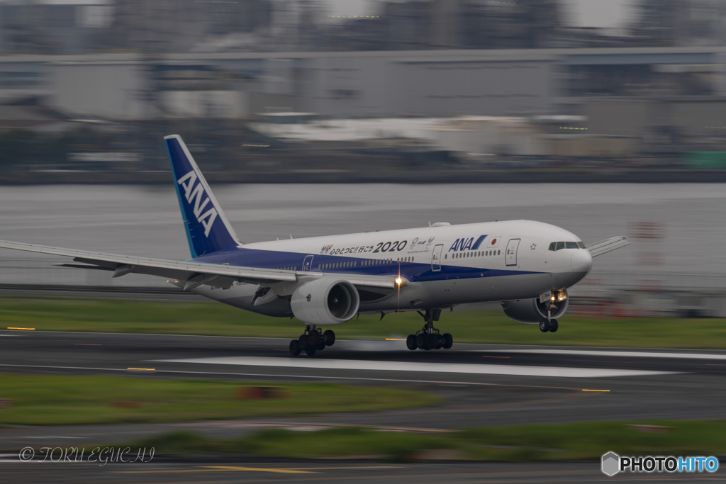 Jet airliner