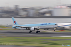 Jet airliner