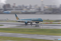 Jet airliner