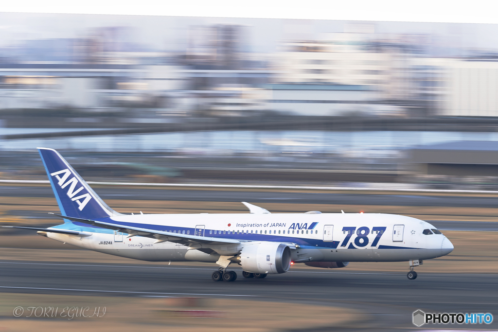 Jet airliner