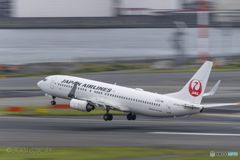 Jet airliner