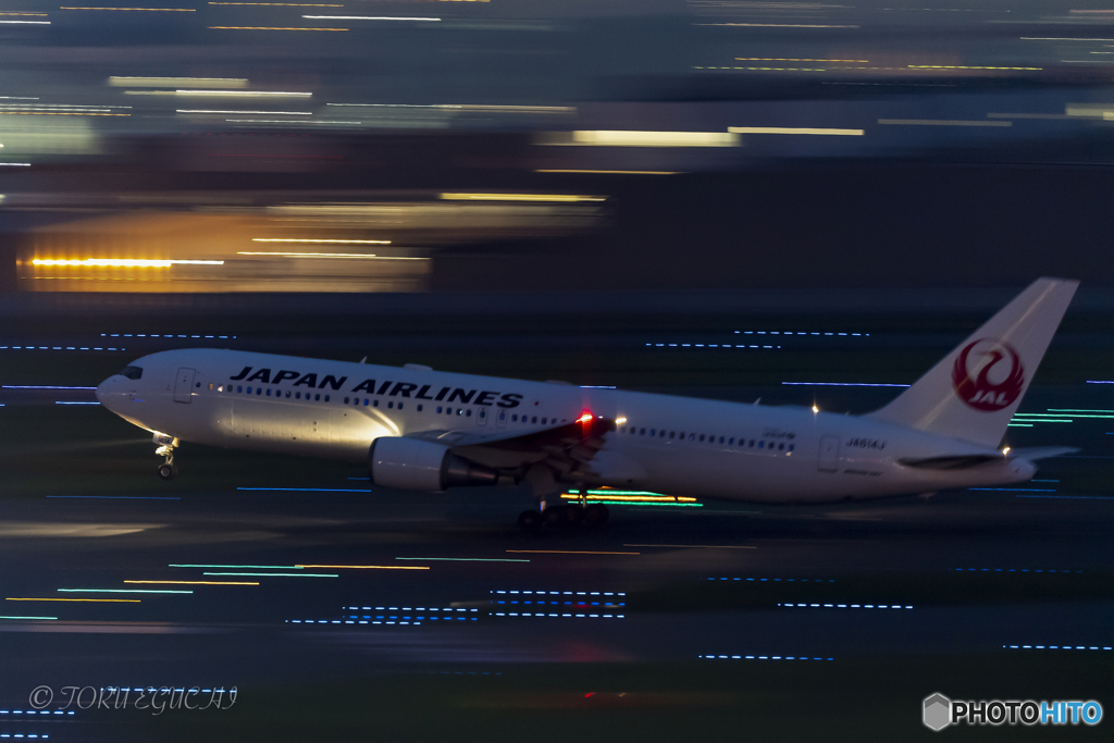 Jet airliner