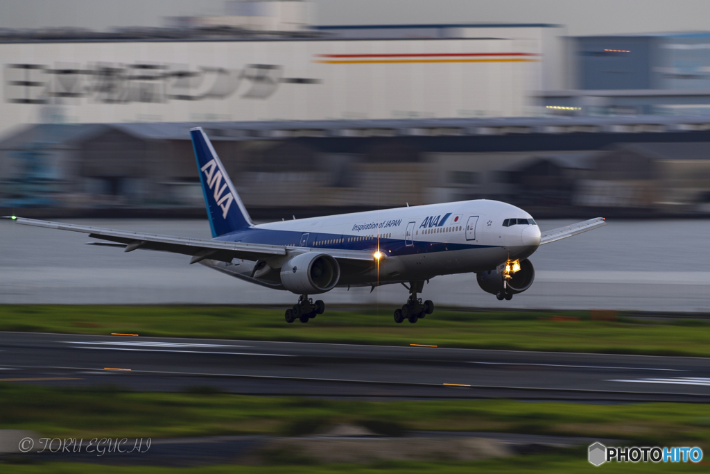 Jet airliner