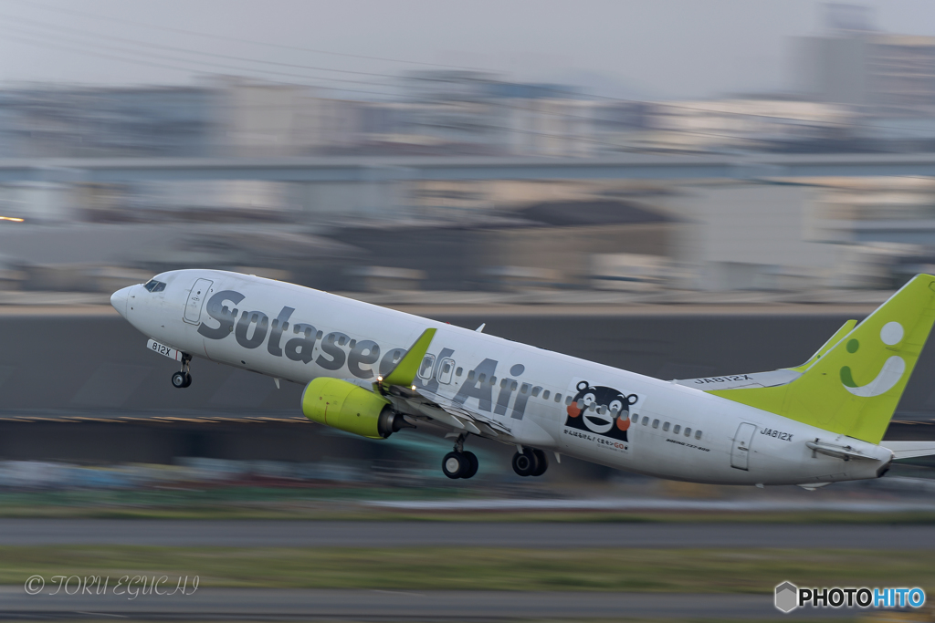 Jet airliner