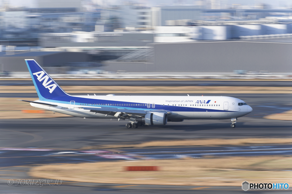 Jet airliner
