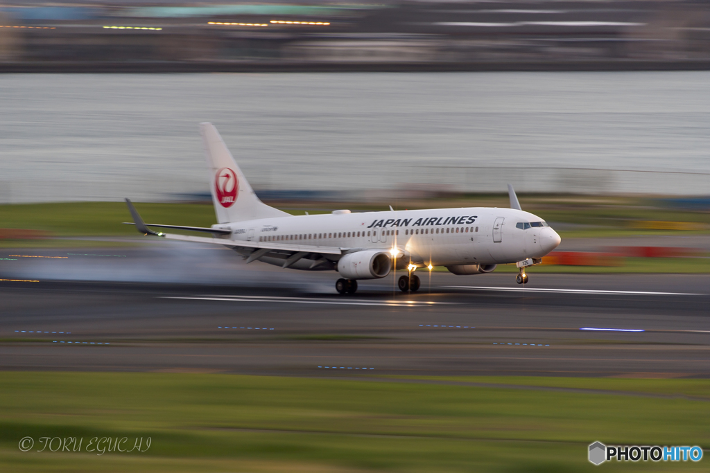 Jet airliner