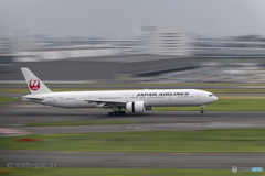 Jet airliner
