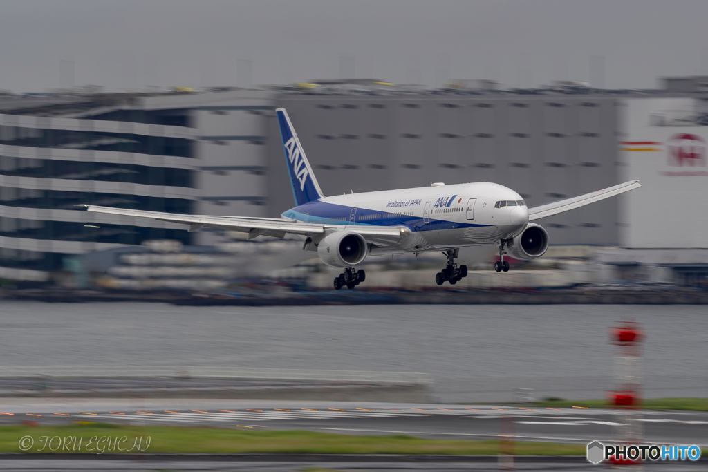 Jet airliner