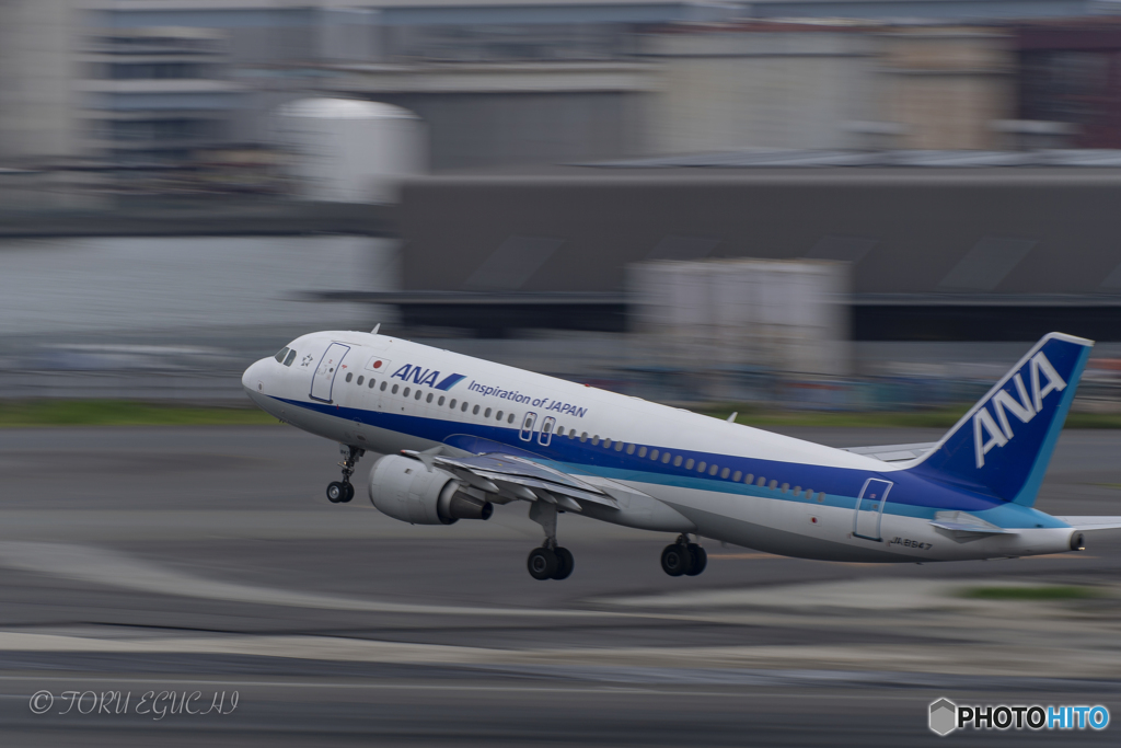 Jet airliner