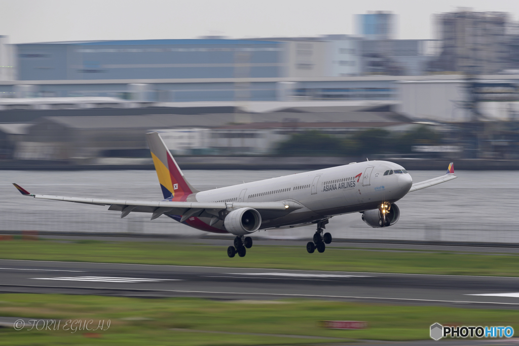 Jet airliner