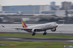 Jet airliner