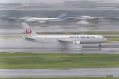 Jet airliner