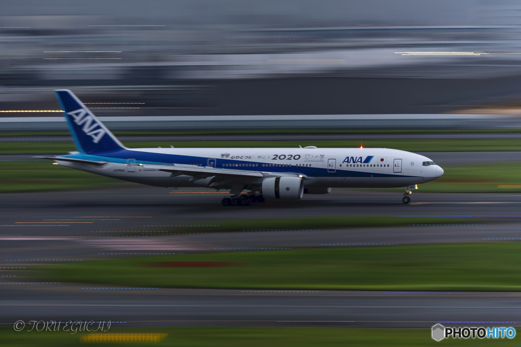 Jet airliner