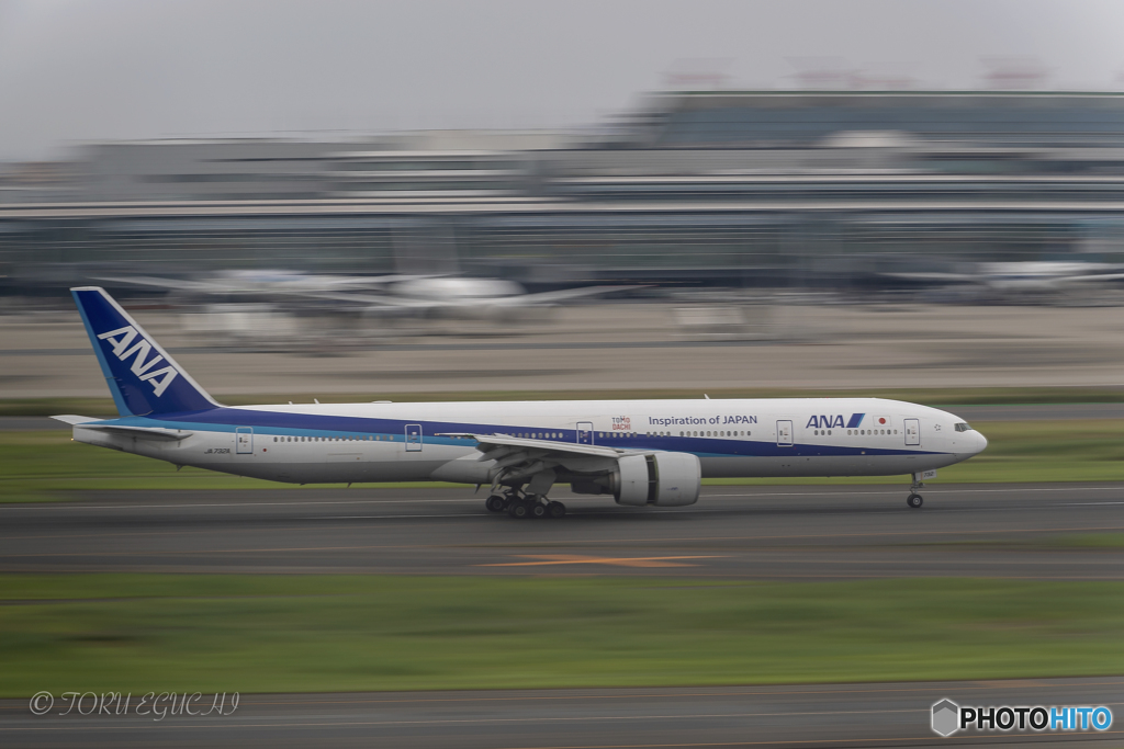 Jet airliner