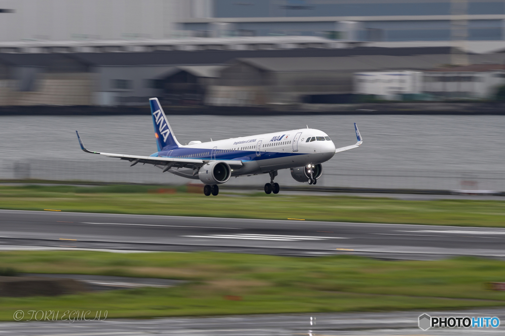 Jet airliner