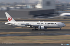 Jet airliner