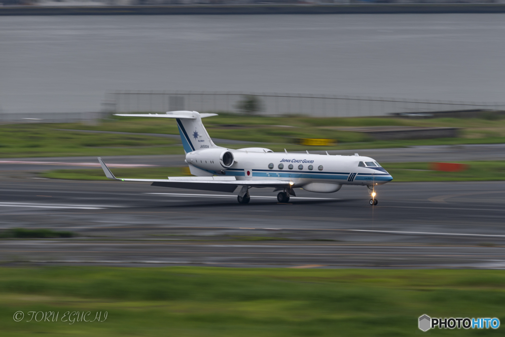 Jet airliner