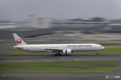 Jet airliner