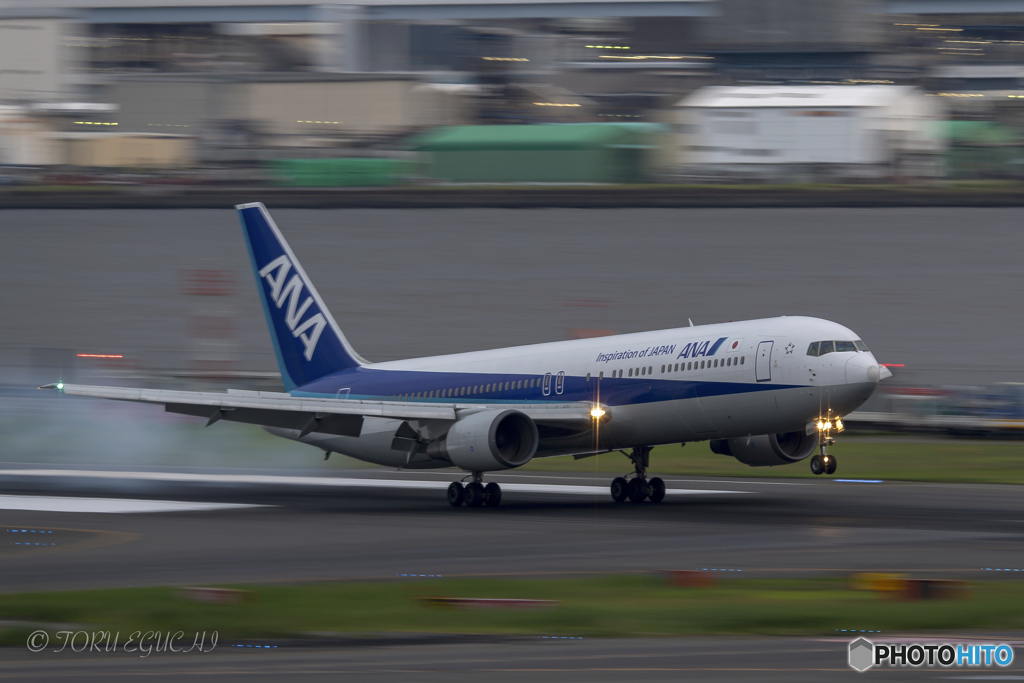 Jet airliner