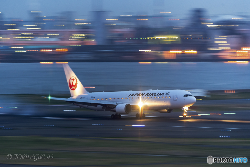 Jet airliner
