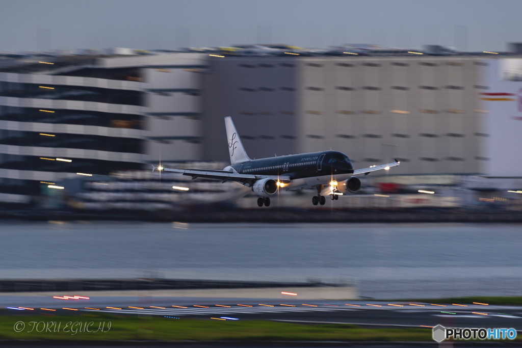Jet airliner