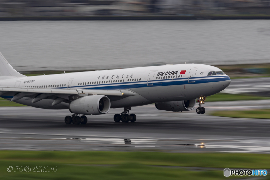 Jet airliner
