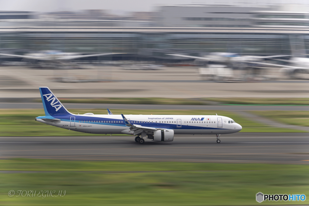 Jet airliner