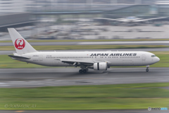 Jet airliner