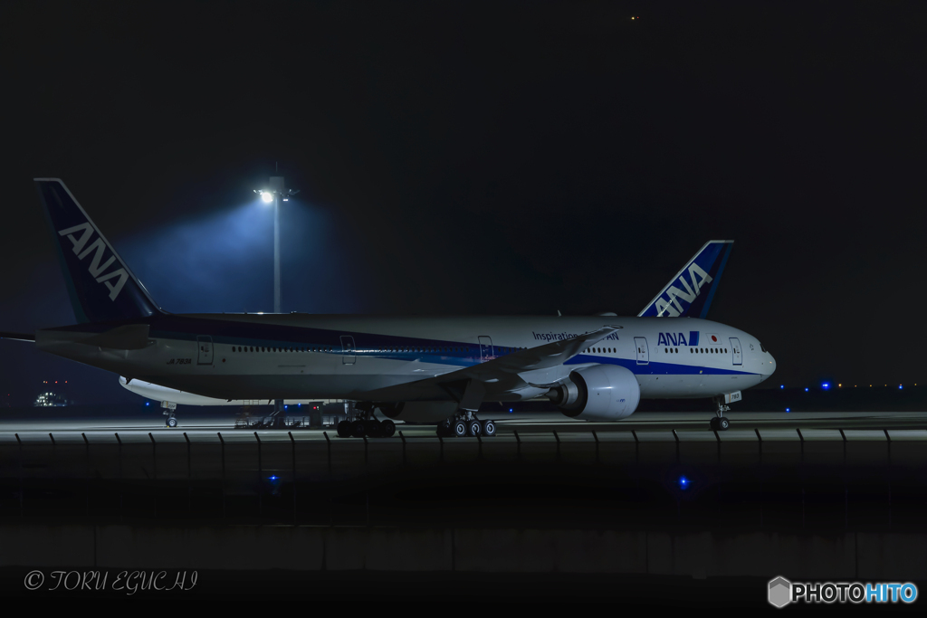 Jet airliner