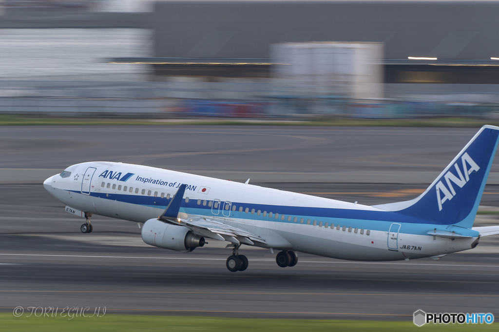 Jet airliner