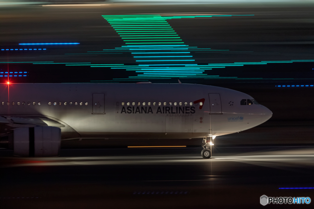 Jet airliner