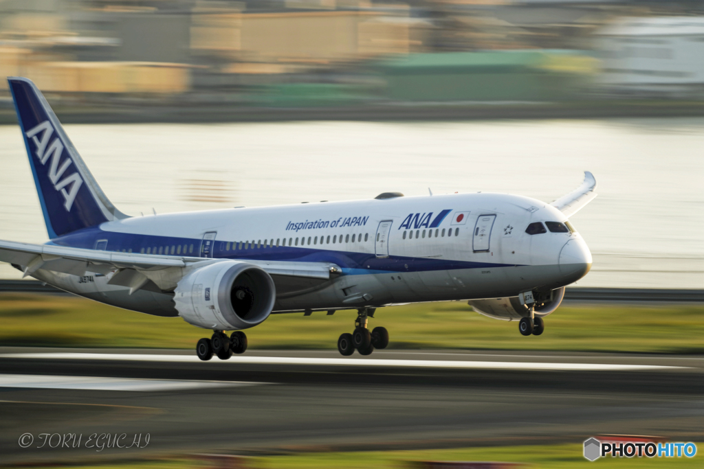Jet airliner