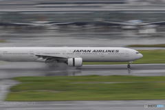Jet airliner