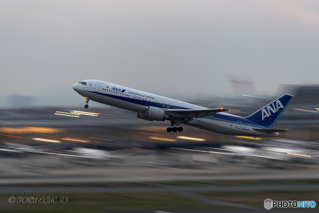 Jet airliner