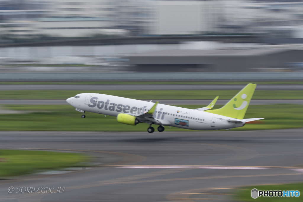 Jet airliner