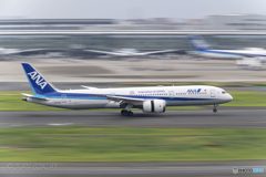 Jet airliner