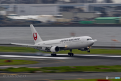 Jet airliner