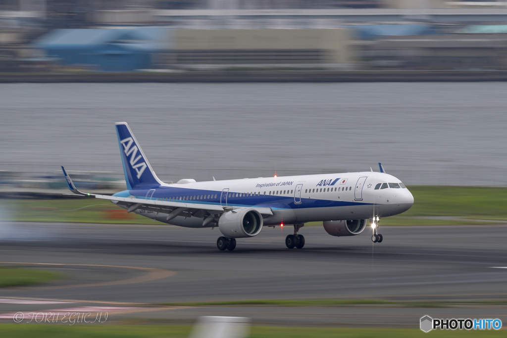 Jet airliner