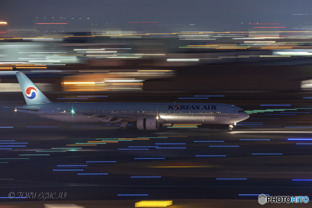 Jet airliner