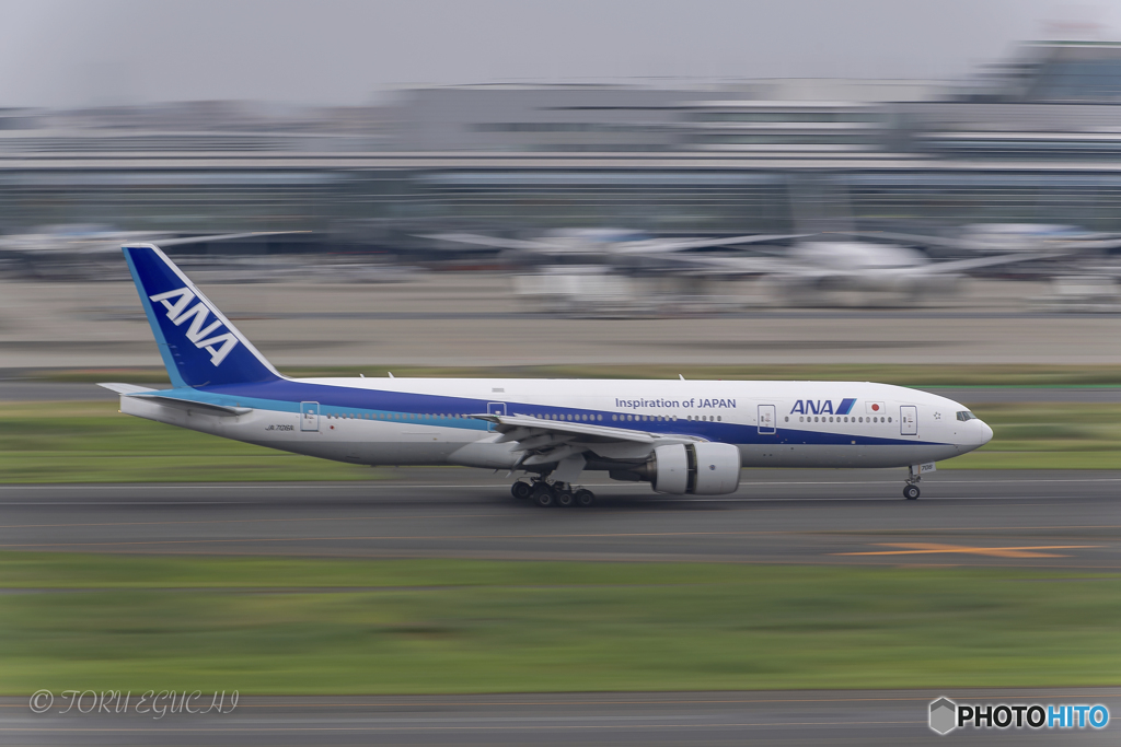 Jet airliner